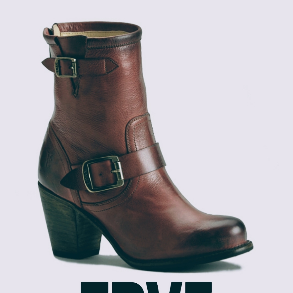 👢Frye Karla distressed ancle leather boots